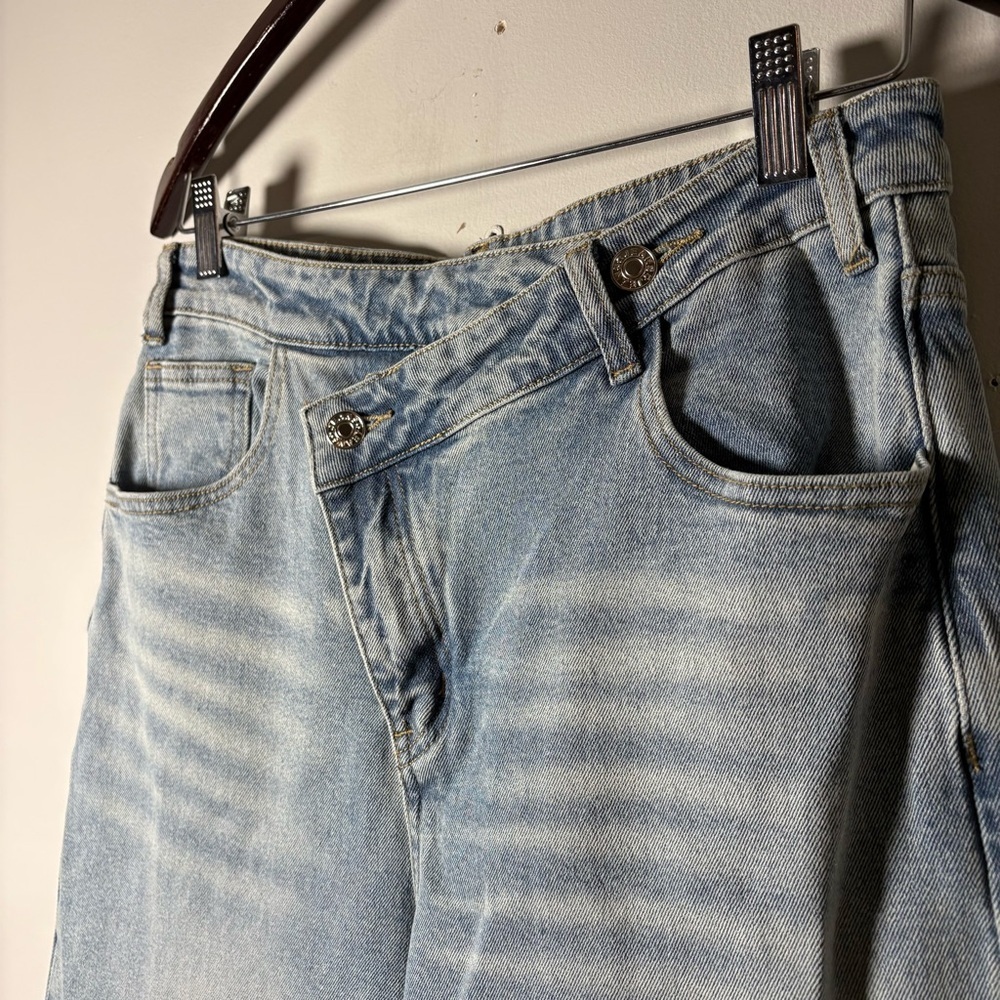 Commence Asymmetric Waist Wide-Leg Jeans Light Wash Size Medium - Picture 4 of 9